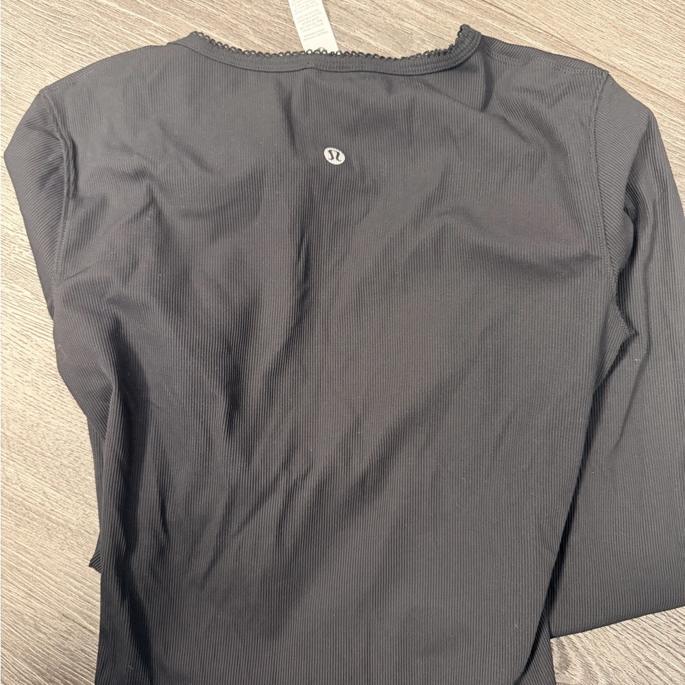 Lululemon Nulu Black Wrap Heart - Picture 6 of 6